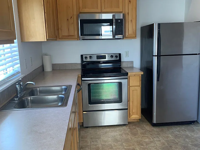 2111 E White Oak Ct — Photo 1