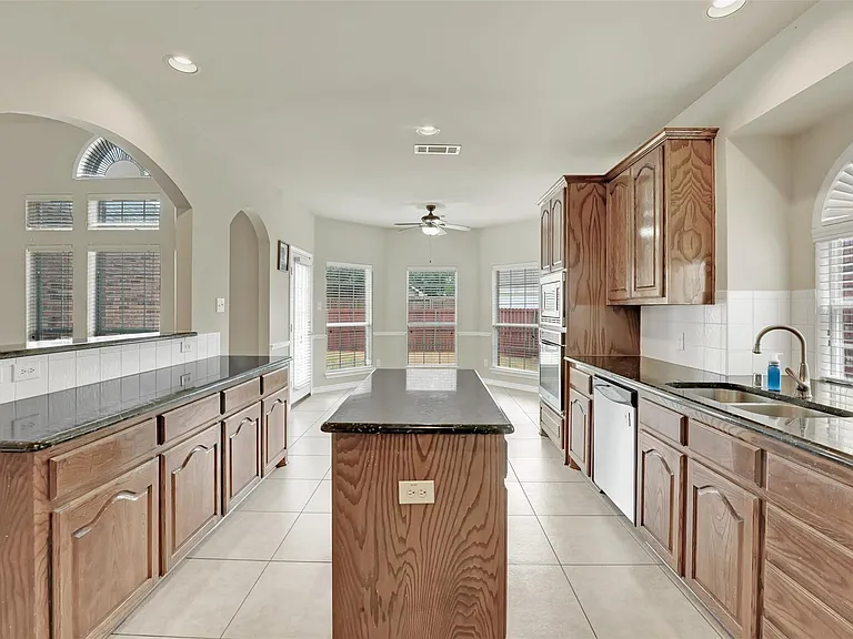 10438 Coach House Ln — Photo 11