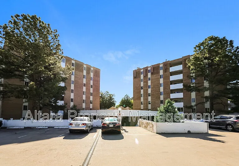 2880 S Locust St #N100 — Photo 22
