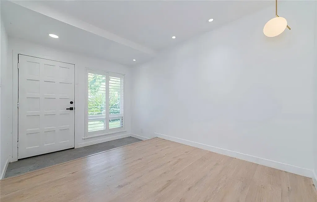3 bed, 2.5 bath, 2266 sqft, $6,800 — Photo 2