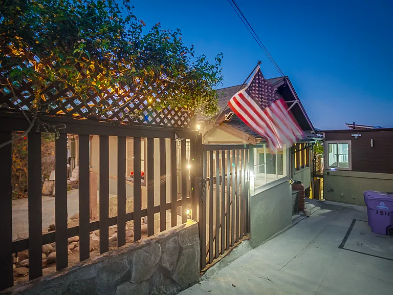 1511 Gregory St — Photo 6