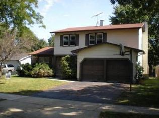 1552 Sycamore Ln, Aurora, IL 60504