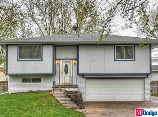 4939 Robin Dr, Omaha, NE 68157