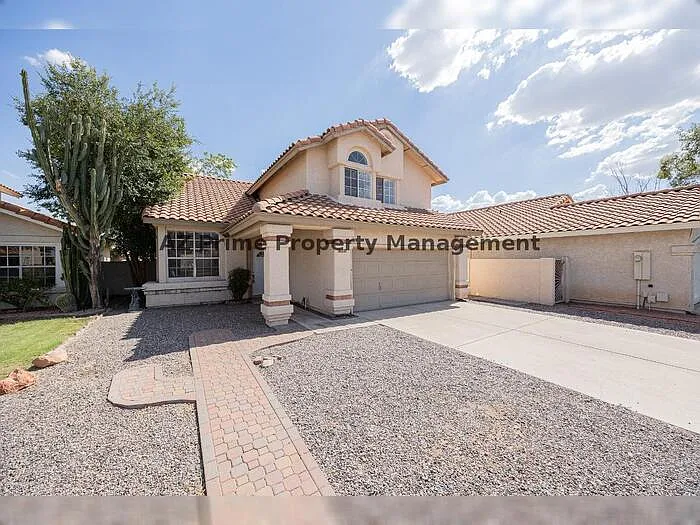 489 W Carmen St — Photo 1