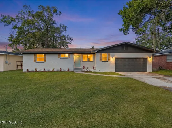 8551 LAMANTO Avenue N, Jacksonville, FL 32211