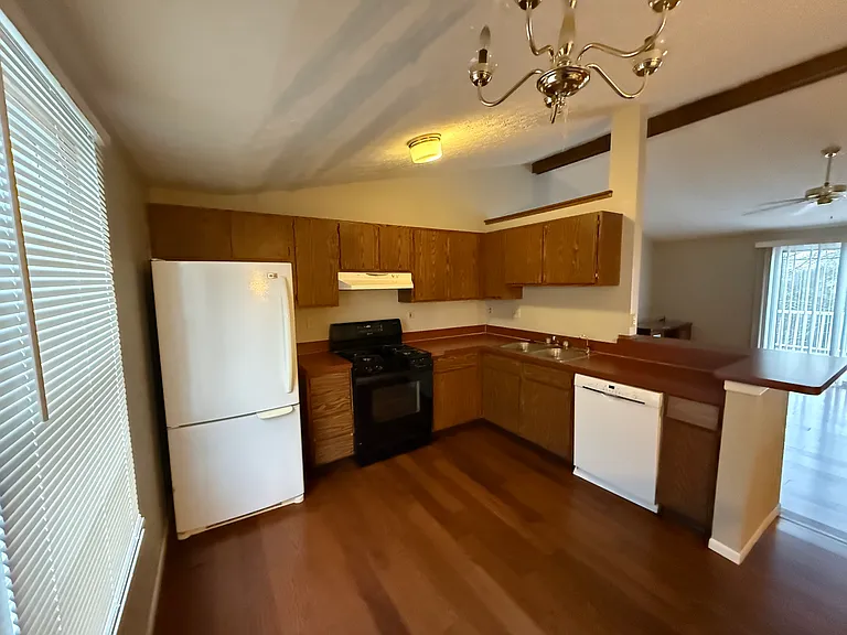 5907 Sundrops Ave — Photo 7
