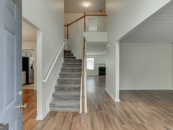 4th image of 2054 Pierce Way