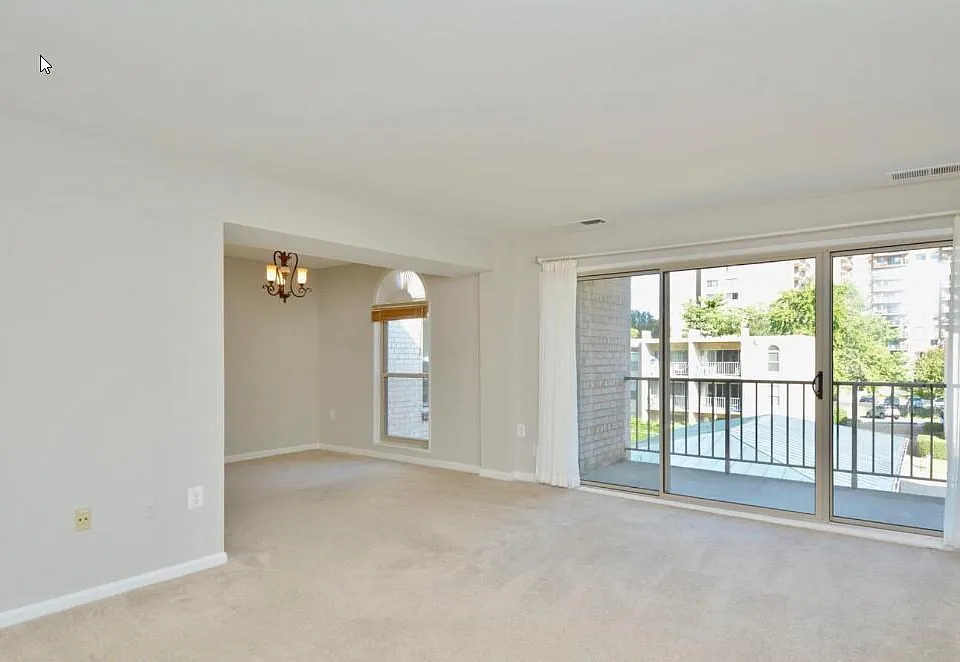 27 Canterbury Sq #301