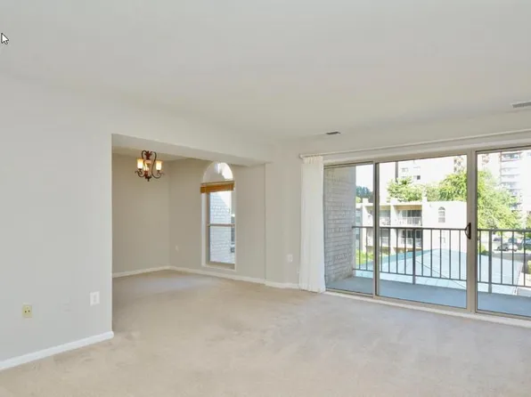 27 Canterbury Sq APT 301, Alexandria, VA 22304