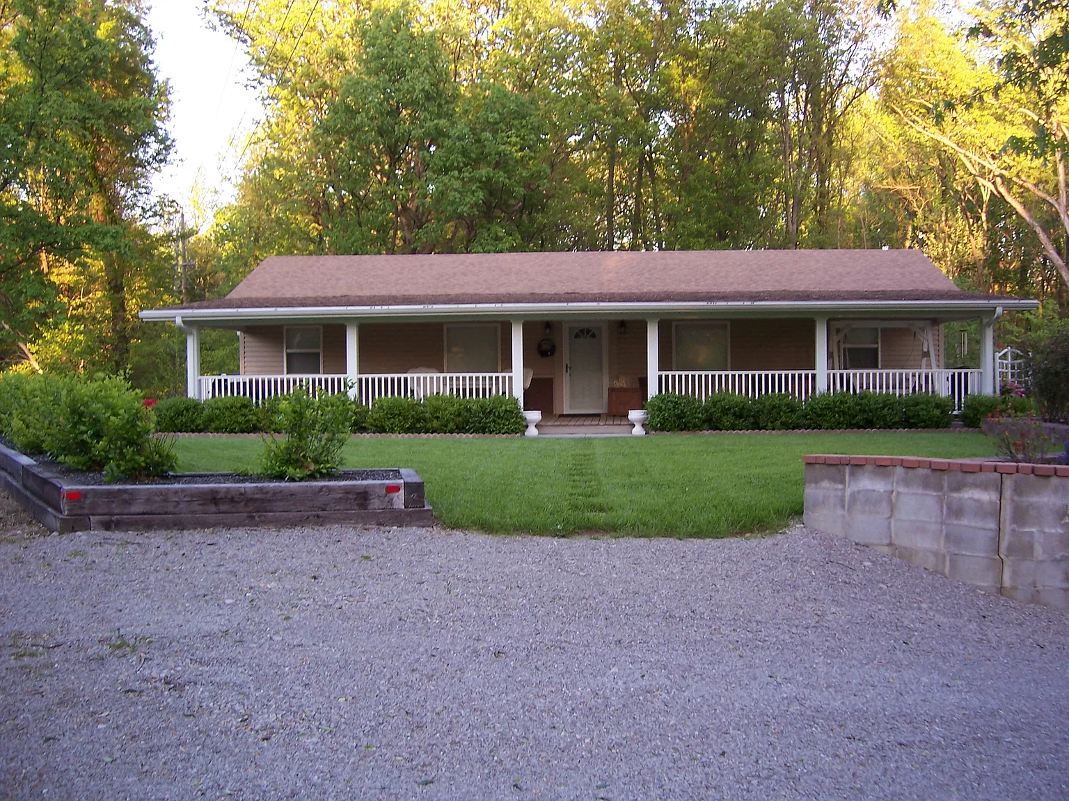 3 bed, 1600 sqft, $1,850 — Photo 1
