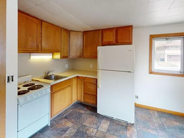 201 5th St NE #2, Mandan, ND 58554