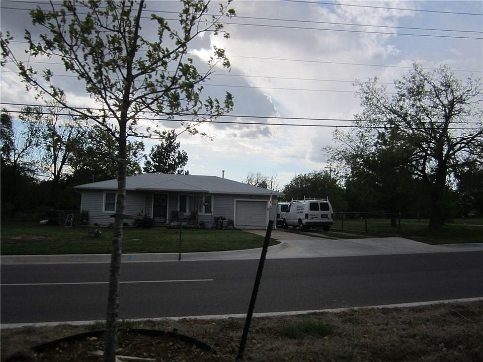 2nd image of 213 S Post Rd