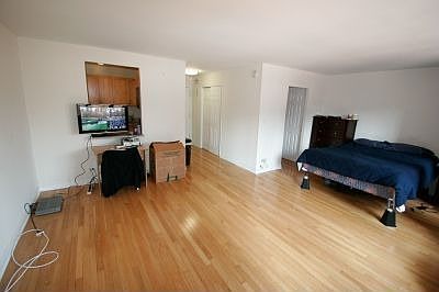 3rd image of 310 Greenwich St APT 14A