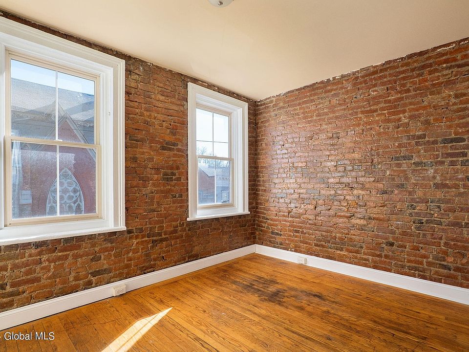 1st image of 73 Clinton St #3