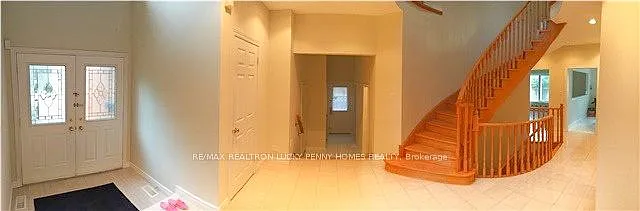 15 Sheila Cres — Photo 2