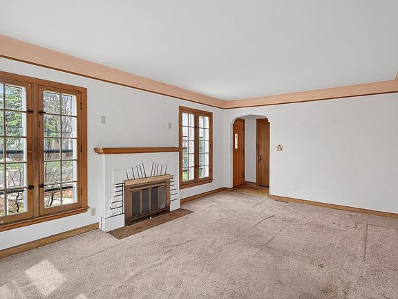 5th image of 4537 Columbus Ave