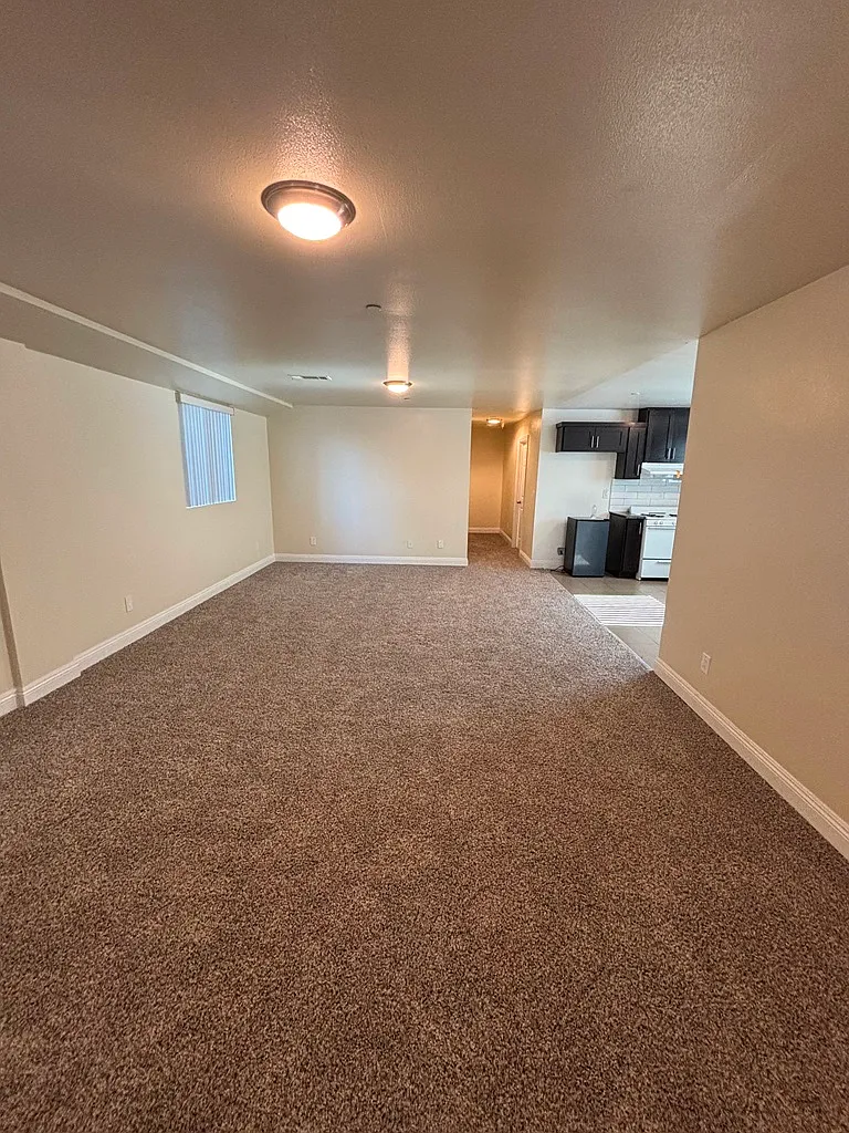 5 bed, 1820 sqft, $3,950 — Photo 3