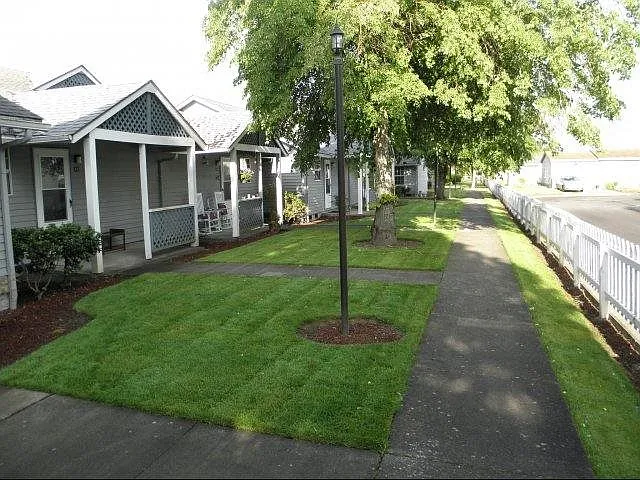1925 NE McDonald Ln #1925 — Photo 4