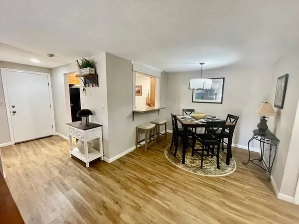 2 Marc Dr APT 2A4, Plymouth, MA 02360