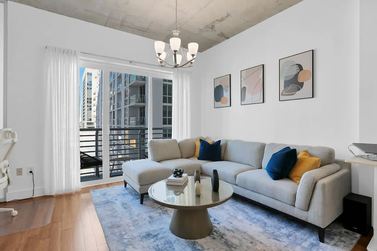 1 bed, 1.0 bath, 645 sqft, $4,008 — Photo 1
