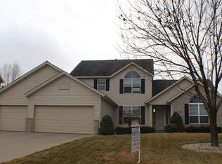 2475 Wolf Run, Hiawatha, IA 52233