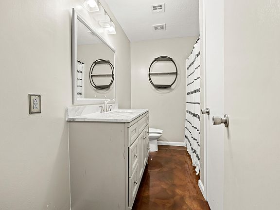 4th image of 359 Harrington Dr