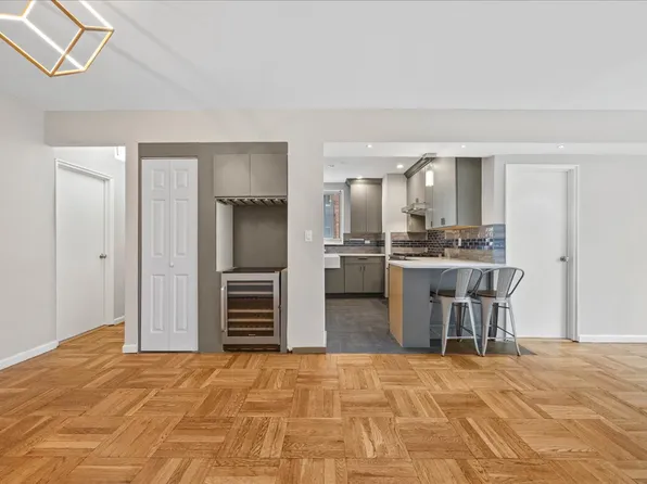 629 Kappock Street image 19 of 38