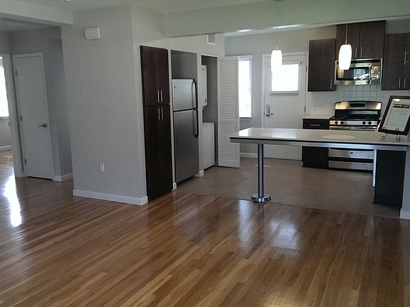3rd image of 1014 Doreen Pl