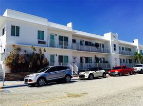 505 74th St, Miami Beach, FL