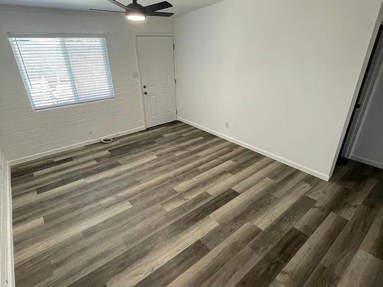 9361 W Polk St #4 — Photo 4