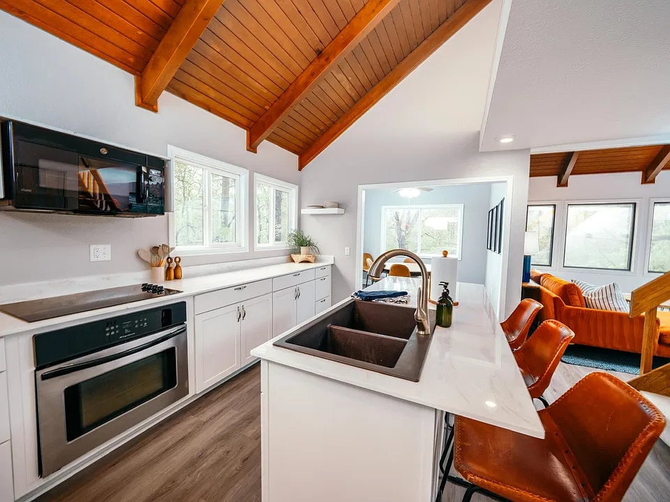 8 Norwood Dr