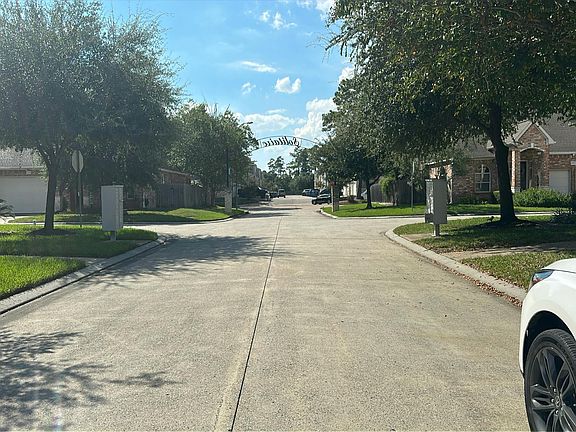 5th image of 10351 Solitaire Cir