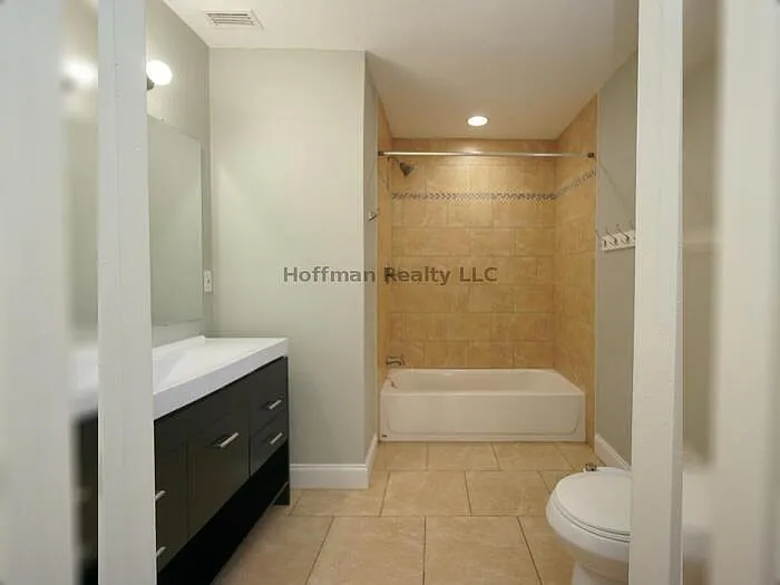 916 E 25th Ave — Photo 24
