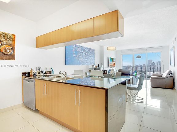 3rd image of 1750 N Bayshore Dr APT 4410