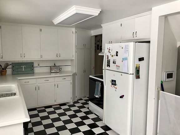 4th image of 1001 Redwood Dr