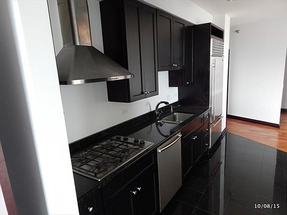 5th image of 33 W Ontario St APT 50B