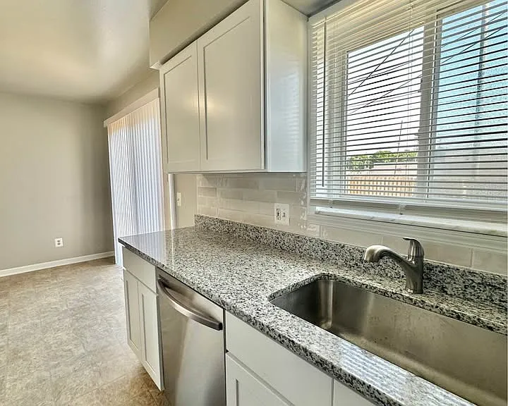 23121 Hoffman St — Photo 10