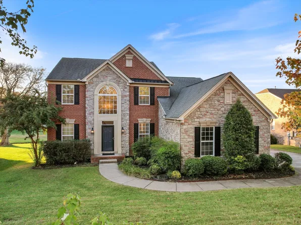 1063 Avery Trace Cir, Hendersonville, TN 37075