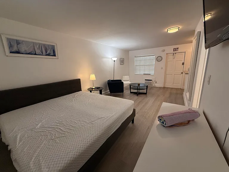 3226 NE 12th St #8 — Photo 5