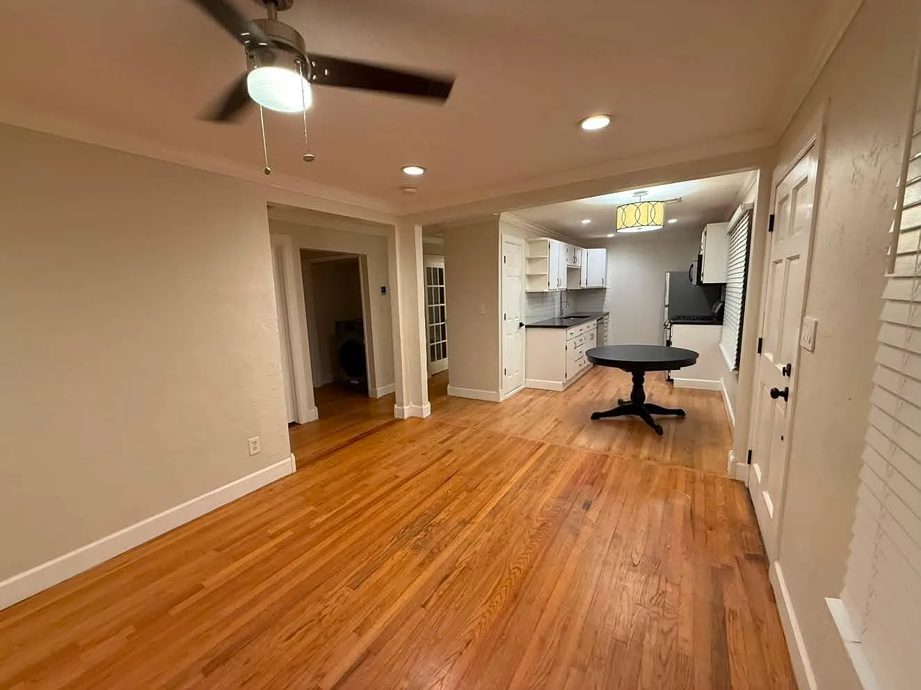 2 bed, 956 sqft, $2,500 — Photo 3