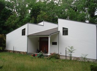 1 Astor Ln, Port Washington, NY 11050