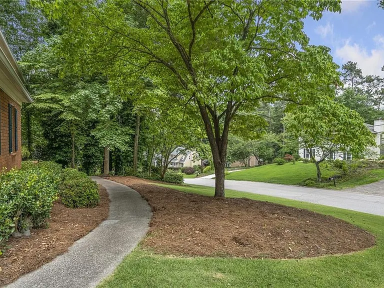 601 Spring Creek Way NE — Photo 4