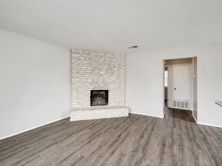 11907 Alpheus Ave — Photo 1