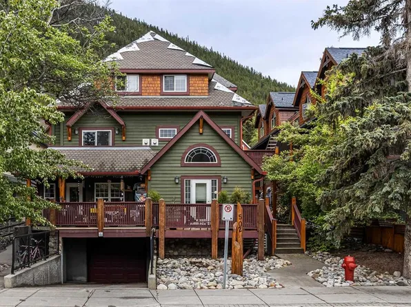 502 NW Banff Ave #6, Banff, AB T1L 1H1