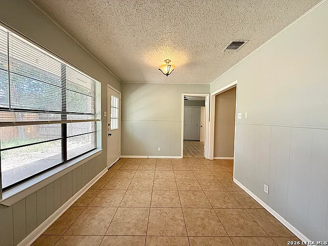 705 Woodcrest Cir — Photo 9