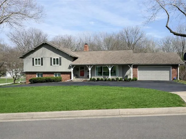 9717 Cherokee Ln, Leawood, KS 66206