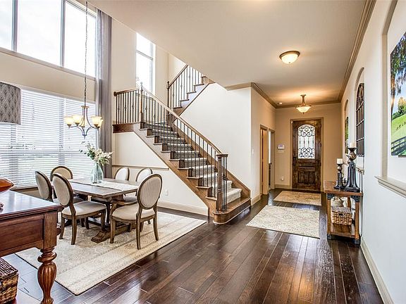 3rd image of 8525 Hornbeam Dr