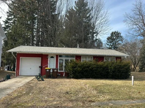 2 S Hannah Ave, Mount Morris, IL 61054