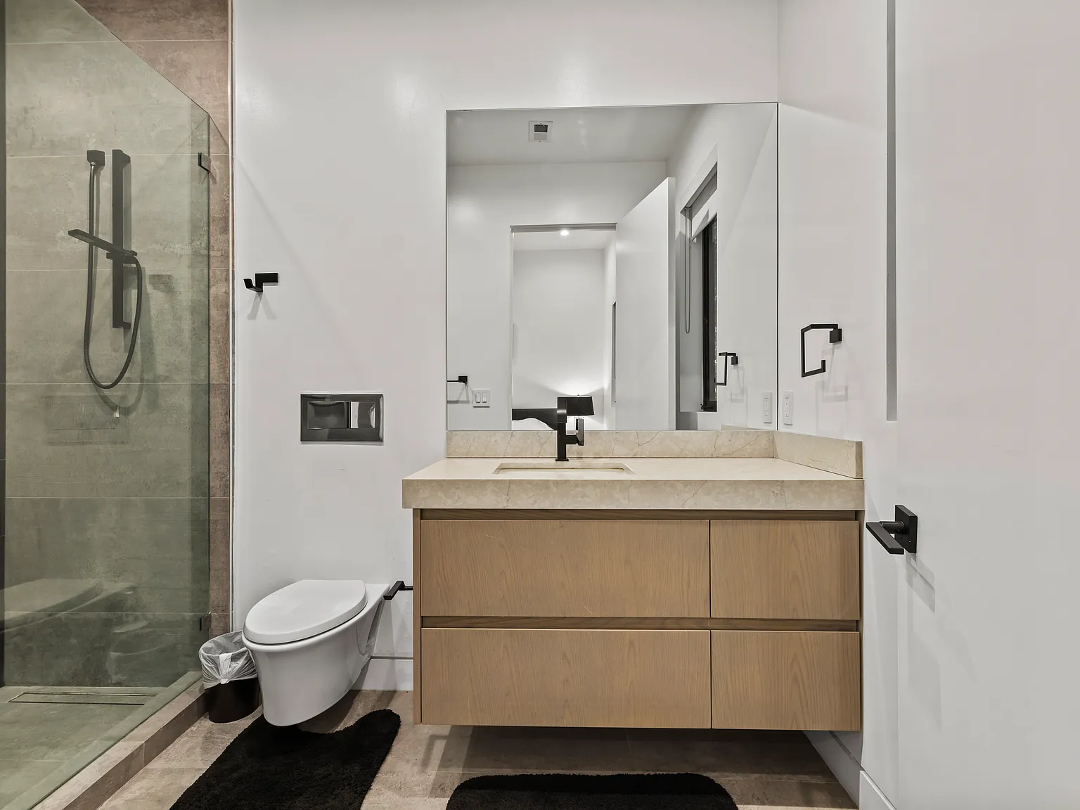 7 bed, 7482 sqft, $39,900 — Photo 3