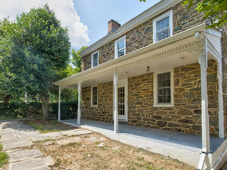8215 Chestnut Grove Rd — Photo 2